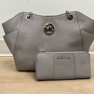 Almost new Michael Kors purse with matching wallet